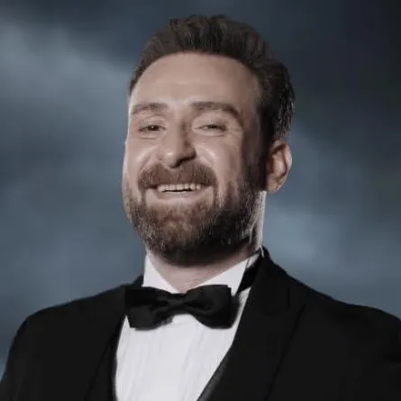 نضال الشافعي في يوم ميلاده.. مسيرة متنوعة وشخصيات مؤثرة