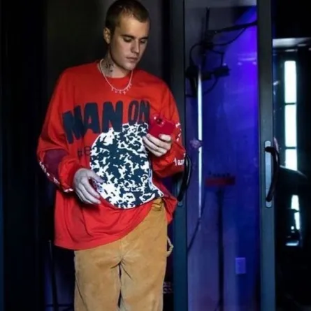 جاستن_بيبر يخطف الأنظار بسيارته الفارهة أثناء ذهابه مع زوجته هايلي بالدوين