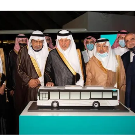 أمير مكة يدشن نموذج حافلات النقل العام في العاصمة المقدسة