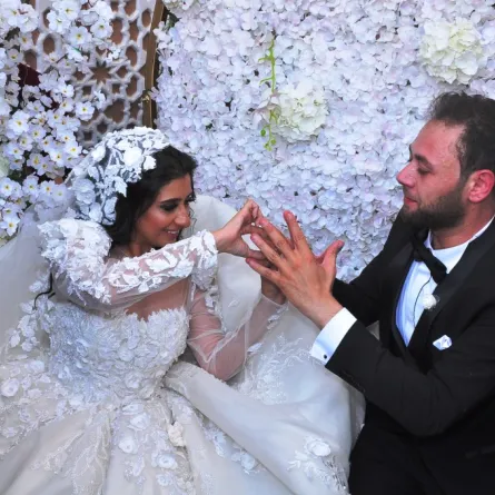 محمد علي رزق يحتفل بزفافه بعد عام من انفصاله عن زوجته الأولى