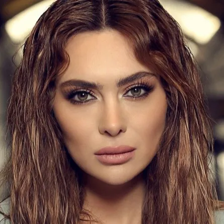 بالصور.. من فاجأ ستيفاني صليبا بيوم ميلادها؟