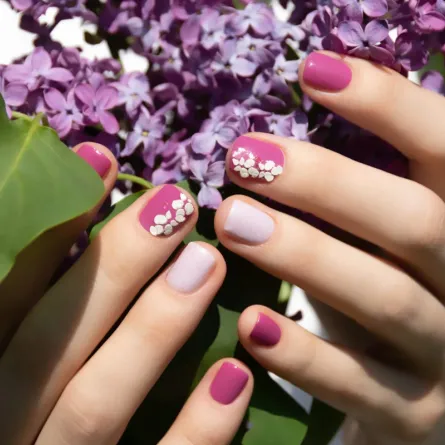 المناكير الملون الأكثر رواجاً في الصيف... لا تختاريه عشوائياً