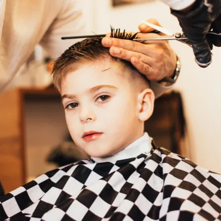 فوائد قص شعر طفلك في الصيف