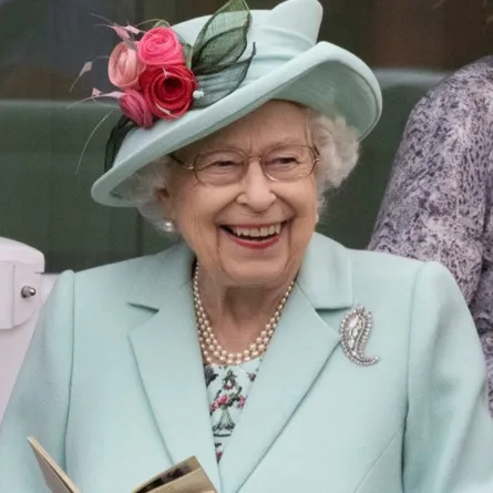 الملكة إليزابيث تحتفل بيوم ميلاد الأمير ويليام بمجموعة من الصور