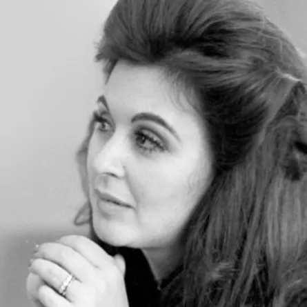 بالفيديو والصور: عرض فساتين الفنانة سعاد حسني لأول مرة على الهواء