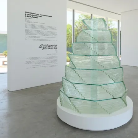 الشارقة للفنون تعرِضُ «نافورة الخيام» لفارمنفرمايان في استديوهات الحمرية