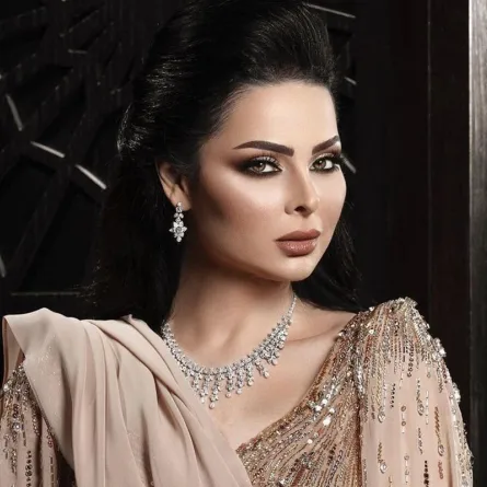 ديانا كرزون تنشر صورة طفلتها للمرة الأولى وهذا اسمها 
