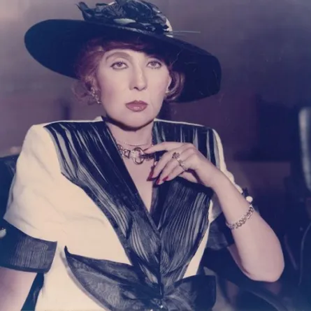 نادية الجندي تعيد ذكريات عمرها 38 عاماً مع عادل إمام وفؤاد المهندس بصورة نادرة من فيلم «خمسة باب»