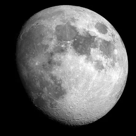 اليوم سماء السعودية تشهد اقتران القمر الأحدب بزحل