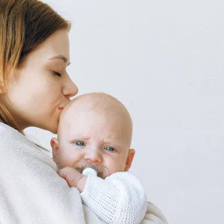 الحكمة من حلق شعر المولود في عمر الاربعين يوماً