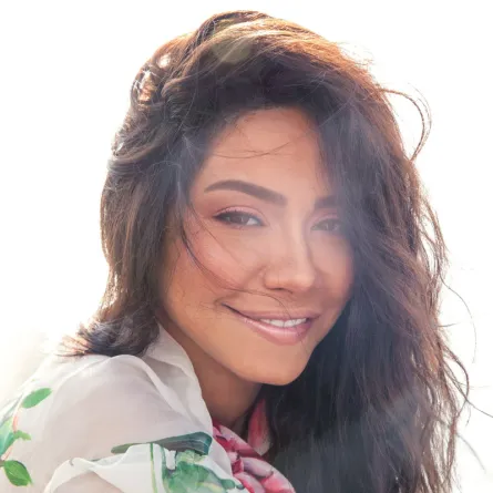 مكياج وتسريحات شعر بأسلوب شيرين عبد الوهاب