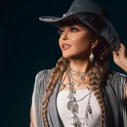 سميرة سعيد: أحاول الاقتراب من جيل الشباب ولدي استعداد للتمثيل
