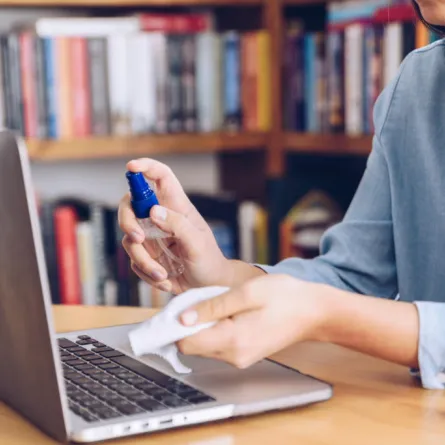 طرق تنظيف شاشات اللابتوب