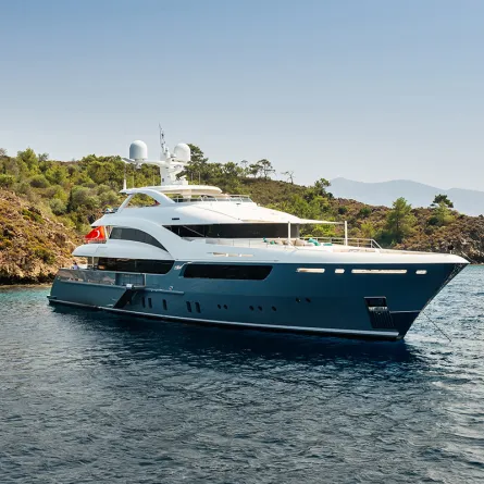 صناعة اليخوت مهنة يصنعها الفقراء ليستمتع بها الأغنياء