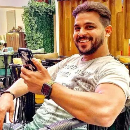 محمد رشاد يطرح «أنا مش شمتان».. هل قصد بها زوجته السابقة مي حلمي؟