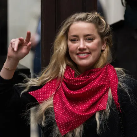 آمبر هيرد تفاجئ الجميع بطفلتها الأولى