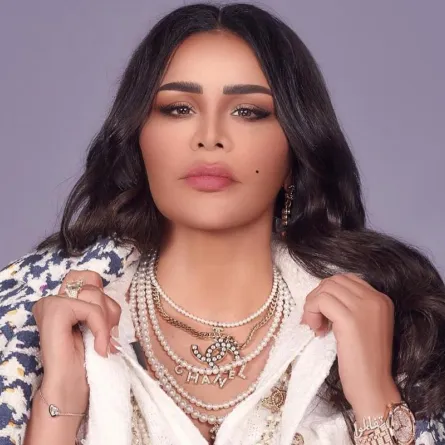 قلادات ضخمة بأسلوب مميز من أحلام الشامسي