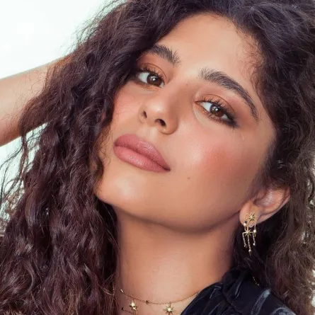 بالفيديو: مايان السيد تقفز من الطائرة في زنجبار