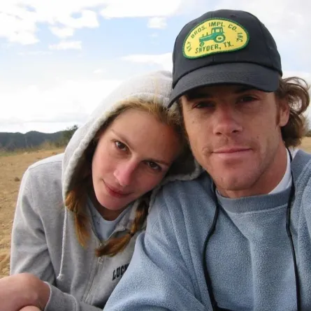 جوليا روبرتس تحتفل بعيد زواجها الـ19