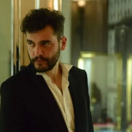 شاهد .. سامر اسماعيل برفقة عائلته مع الديناصورات 