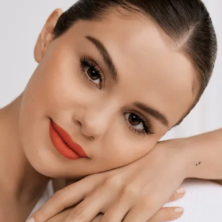 النجمة سيلينا جوميز: أردت بناء علامة مستحضرات تجميل تغيّر رؤيتنا للجمال