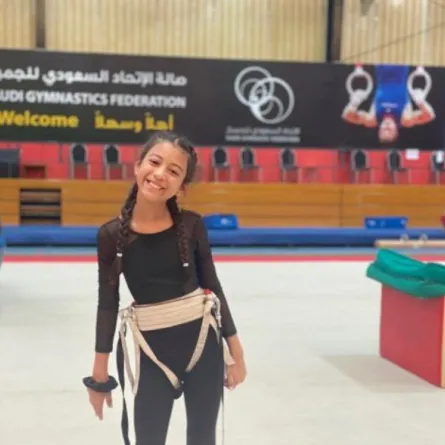 آية شطا بطلة سعودية واعدة في رياضة الجمباز