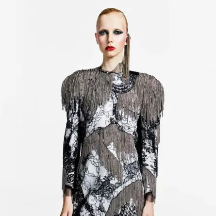 أبرز تصاميم أقراط الأذن المنفردة من أسبوع الهوت كوتور في باريس لشتاء 2022