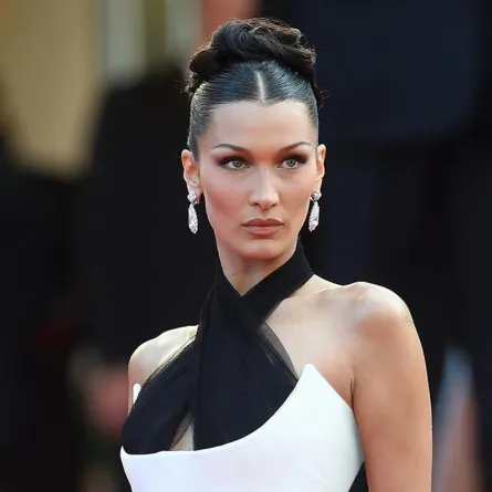 مكياج وتسريحات شعر النجمات في افتتاح مهرجان كان 2021