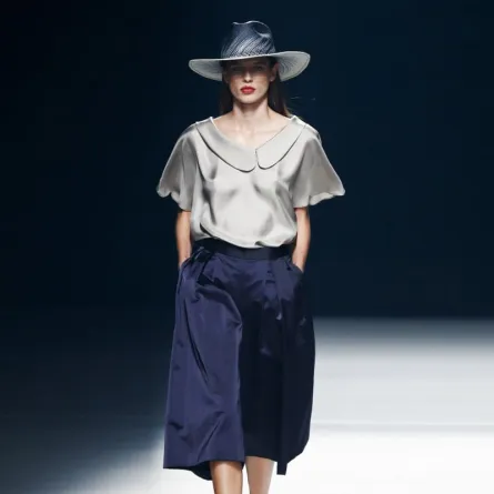 سراويل بقصَّات واسعة من عروض صيف 2021