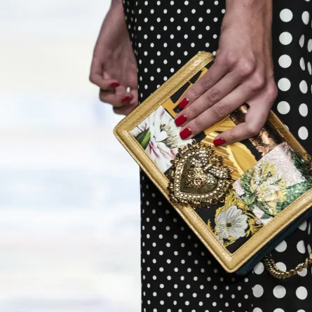 موديلات حقائب كلاتش لسهرات صيف 2021