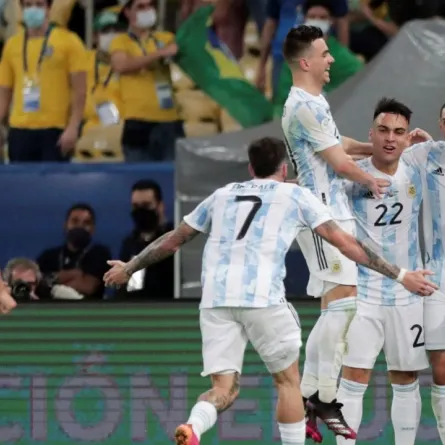 الأرجنتين تهزم البرازيل وتتوج بكأس كوبا أمريكا للمرة 15