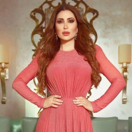 شاهد .. نسرين طافش تتألق بفستان أبيض طويل في مهرجان كان السينمائي