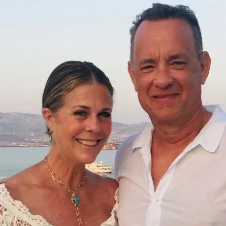 توم هانكس يتلقى معايدة مميزة من زوجته في عيده الـ65