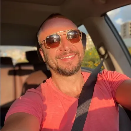 شاهد.. مكسيم خليل يعايد زوجته بعيد ميلادها وهذا ما قاله