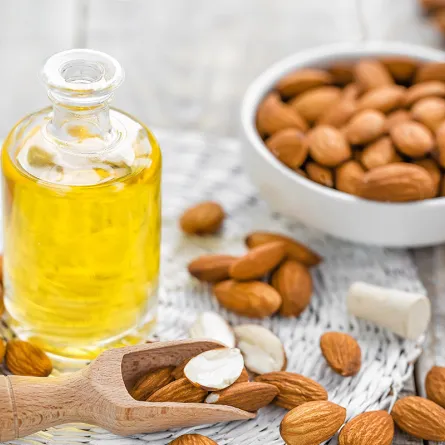 فوائد زيت اللوز الحلو للبشرة واستخداماته المذهلة