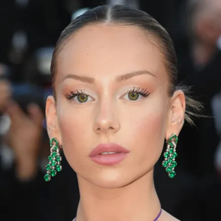 مجوهرات النجمات الفاخرة في مهرجان كان من ماركات عالمية راقية