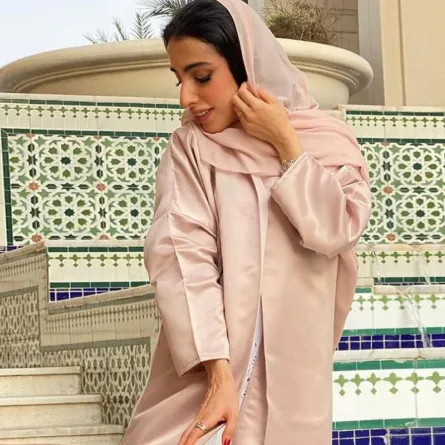 عبايات ملونة للسفر للخارج