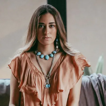 مجوهرات عصرية من وحي إطلالات أمينة خليل