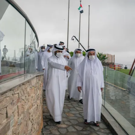حاكم الشارقة يفتتح استراحة السحب في خورفكان