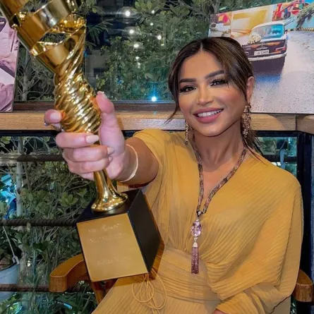 نهى نبيل تحصد جائزة «مؤثر العام 2021» في حفل جوائز EMIGALA في دبي 