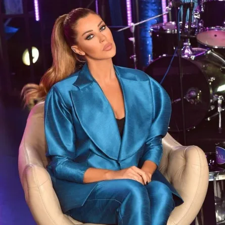 النجمات العربيات يتألقن بالبدلات الذكورية