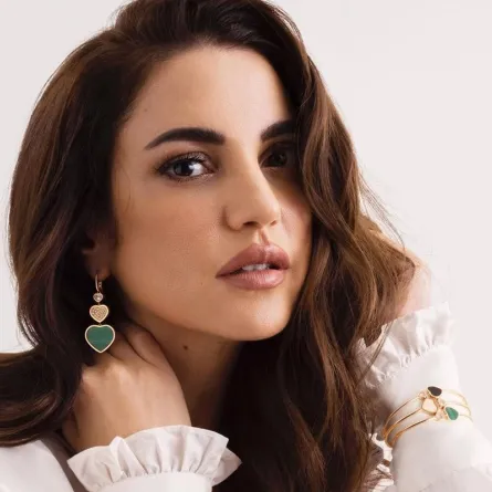 أجمل إطلالات النجمات بالذهب الأصفر