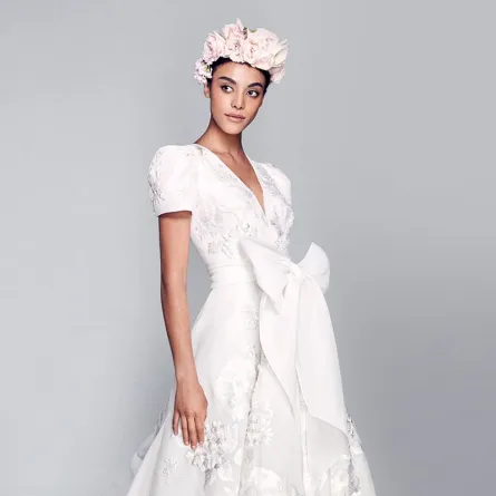 موديلات فساتين زفاف مع فيونكات 2022