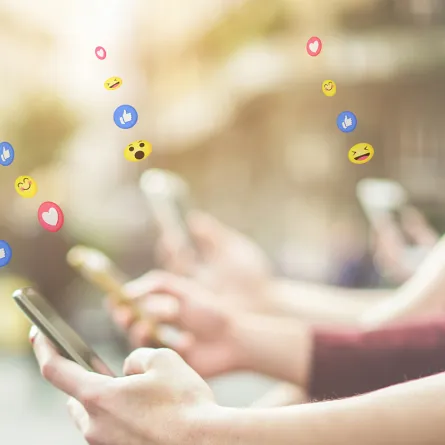 في اليوم العالمي للإيموجي.. الرموز التعبيرية وسيط يتخطى حواجز اللغة 
