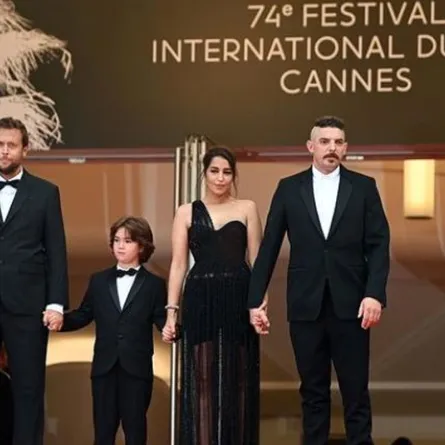 نجمات مهرجان كان يتألقن في حفل أمفار الخيري