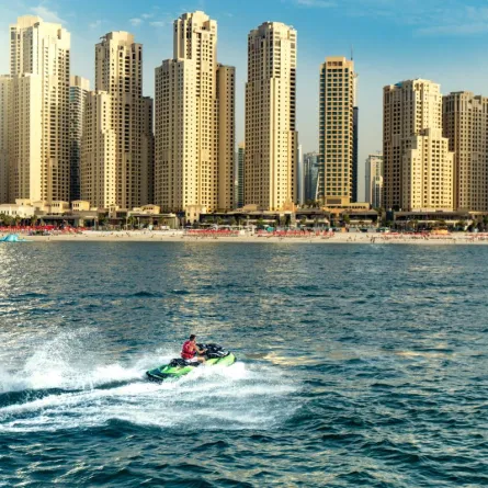 تجارب الدراجات المائية في دبي الأفضل ضمن جوائز تريب أدفايزر 2021