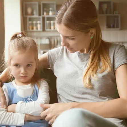 كيفية التعامل مع الطفل العنيد في عمر 5 سنين