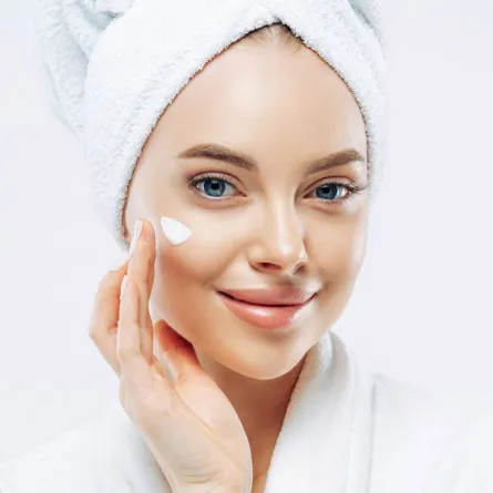 حمض الترانيكساميك أجدد صيحات العناية بالبشرة.. فما هي فوائده