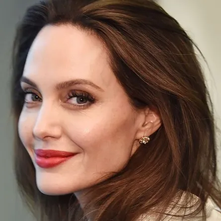 3 نصائح من أنجلينا جولي لبشرة متوهجة بشكل طبيعي