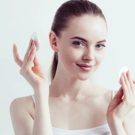 5 أخطاء تقومين بها عند إزالة المكياج وفقاً للاختصاصيين